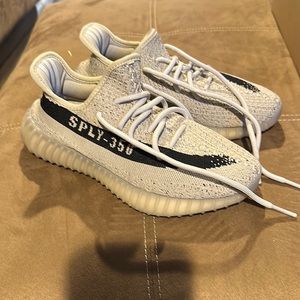 Clean YZY 350 V2 with box and tags from adidas store